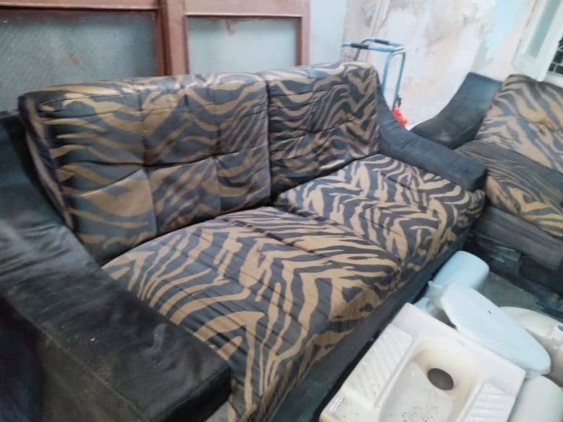 5 Seater Sofa Set for sell 1