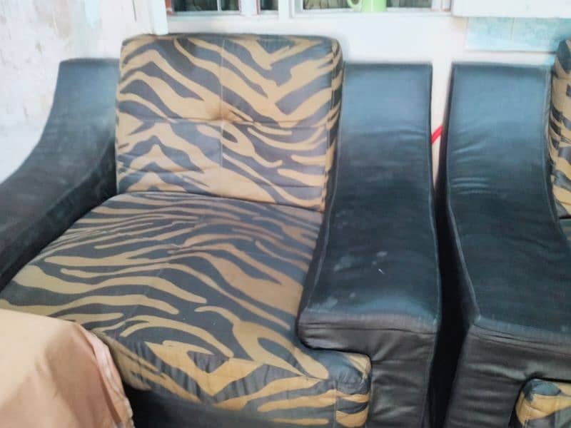 5 Seater Sofa Set for sell 4