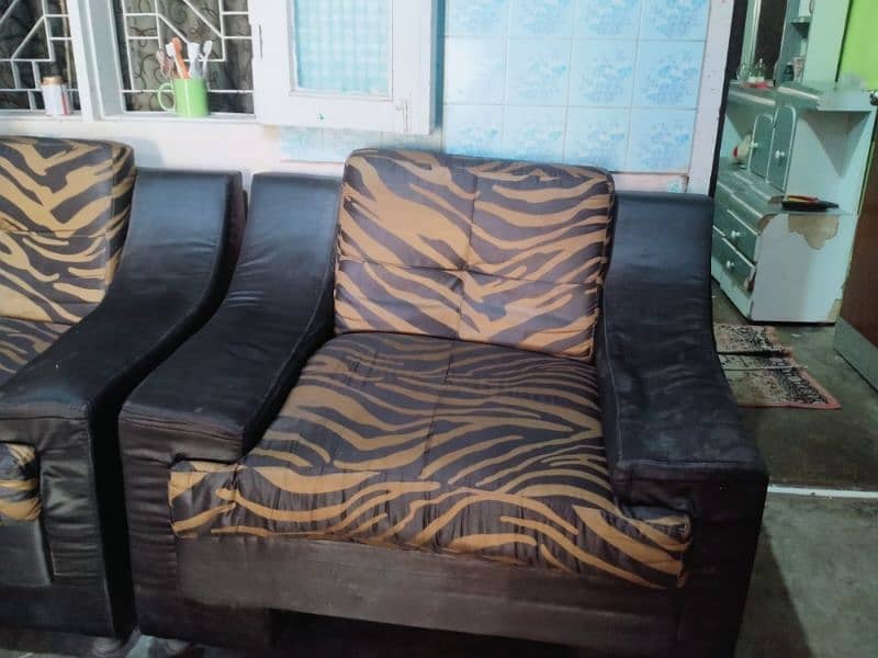 5 Seater Sofa Set for sell 6