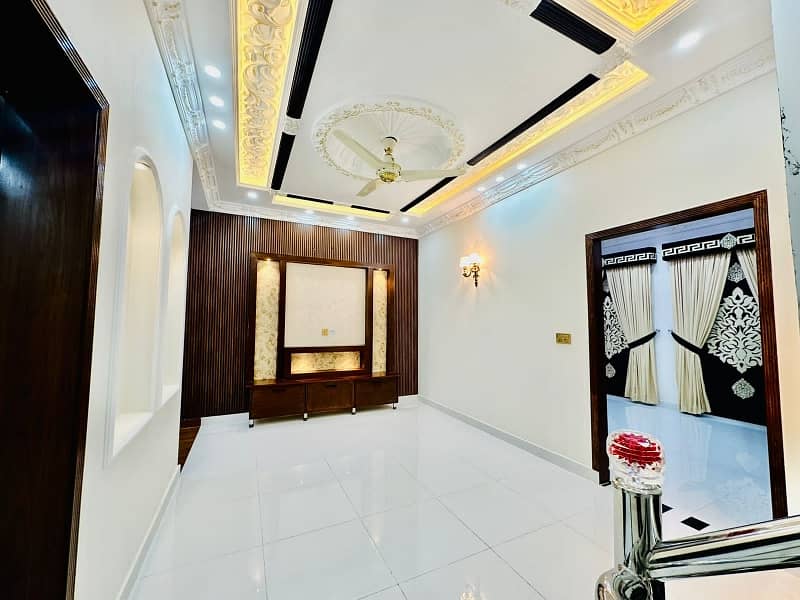 This Is Your Chance To Buy Prime Location House In Central Park - Block G 3