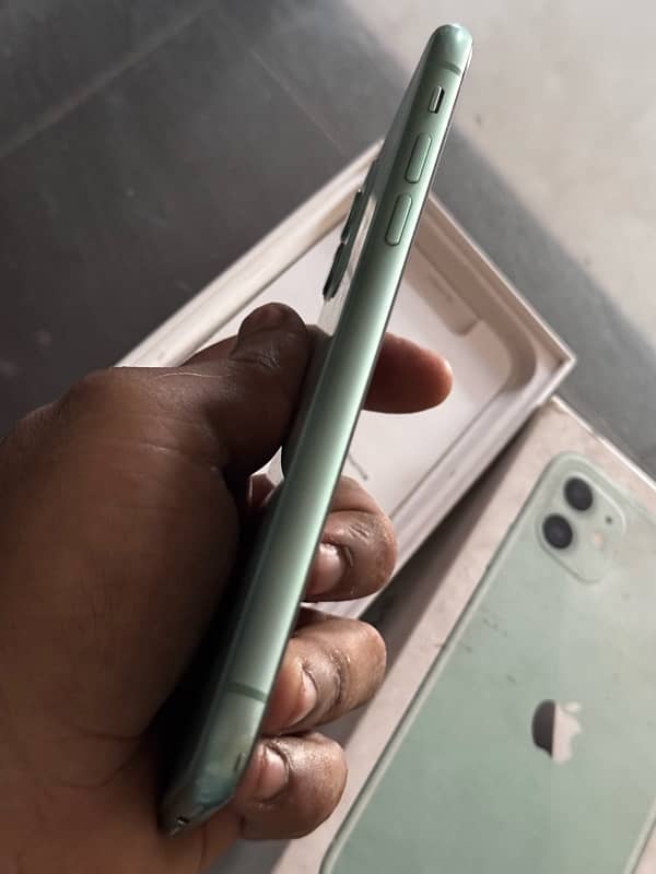 iphone 11 64gb factory unlock non PTA 5