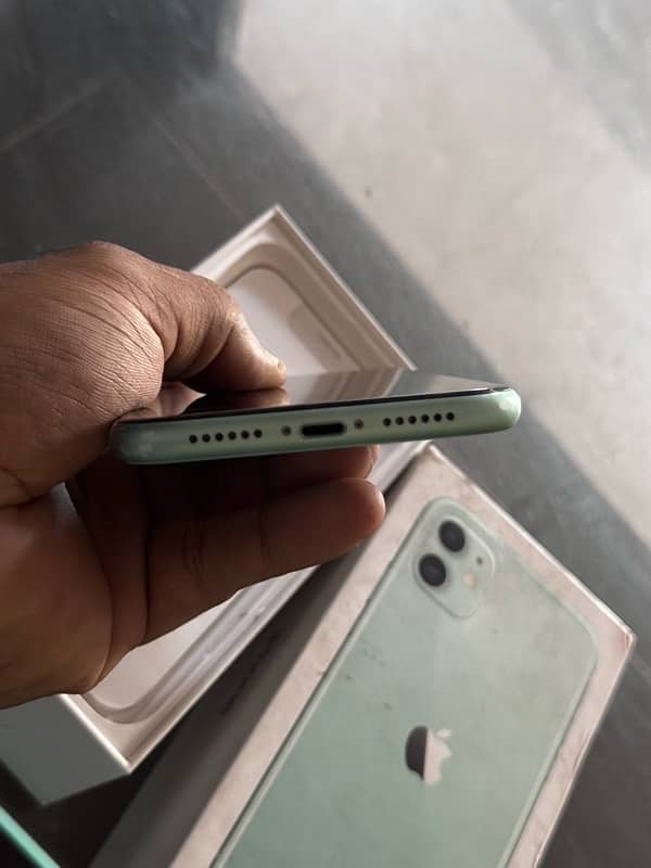 iphone 11 64gb factory unlock non PTA 7