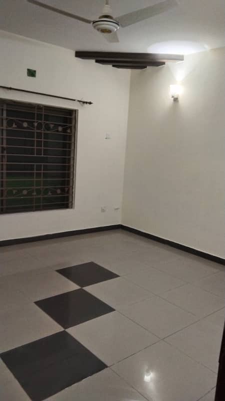 1 Kanal 3 Bed Upper Portion Available For Rent 3