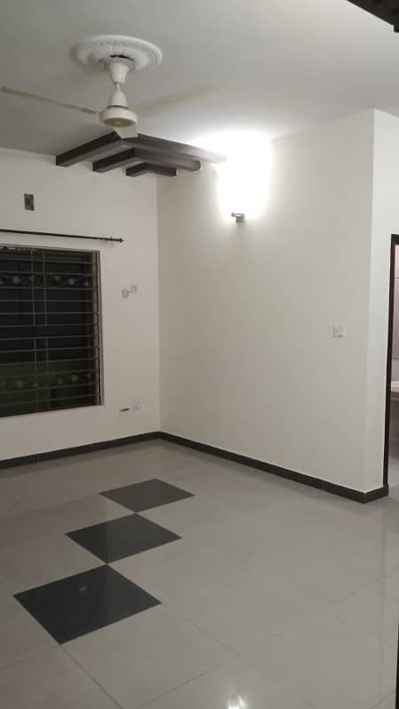 1 Kanal 3 Bed Upper Portion Available For Rent 8