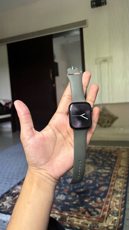 Apple watch series 9 45mm 100%bh under apple warranty 1