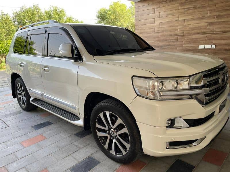 Toyota Land Cruiser 2015 1