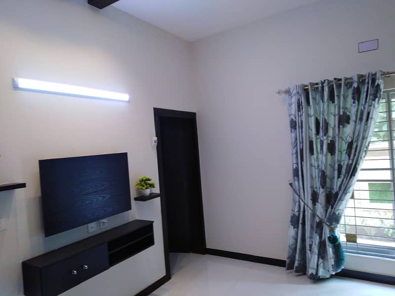 1 Kanal Like New Upper Portion Available For Rent In EE Block Bahria Town Lahore 9