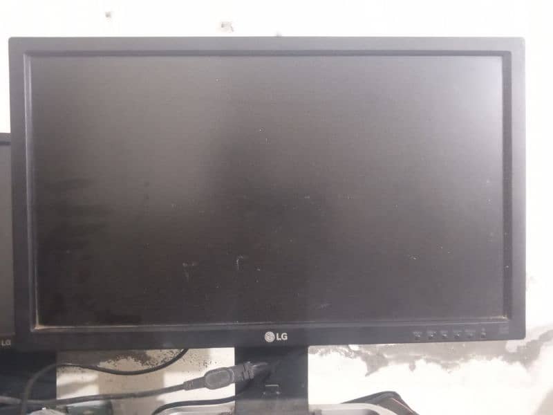 LG 24 inch LED far sale urgent 8