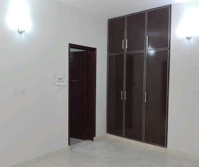 Your Search Ends Right Here With The Beautiful Flat In Askari 10 - Sector F At Affordable Price Of Pkr Rs. 52500000 4