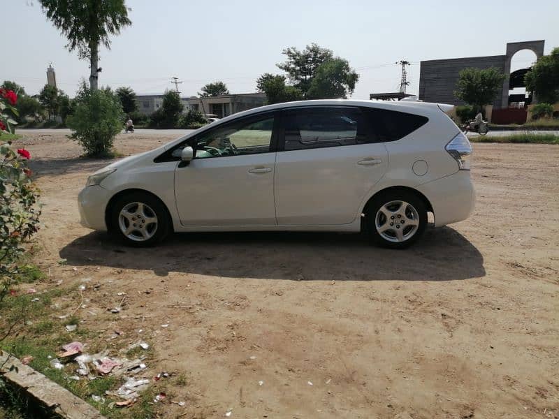 Toyota Prius Alpha 12/16 0