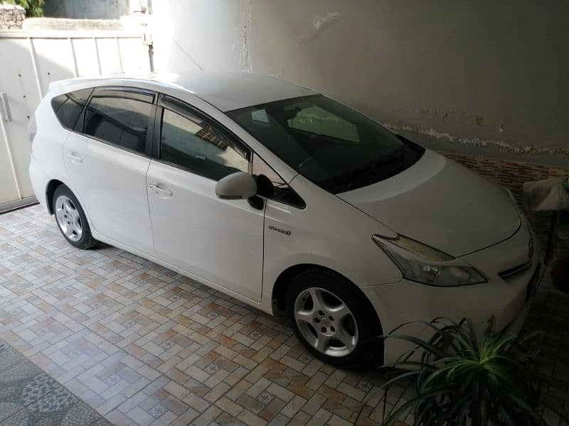 Toyota Prius Alpha 12/16 1