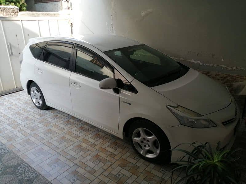 Toyota Prius Alpha 12/16 2