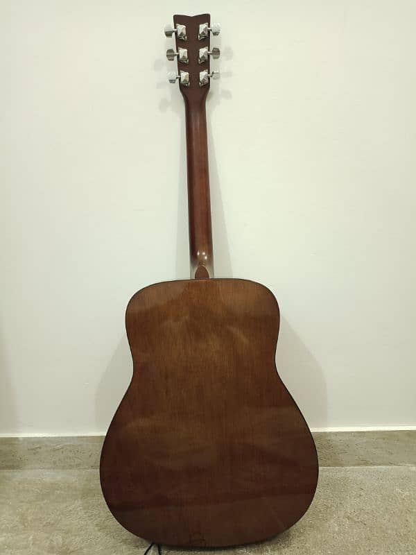 YAMAHA F310 Guitar with Bag & Capo 2