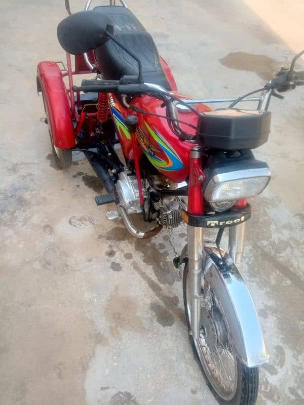 disable bike 100 cc with self start and reverse gear. 3