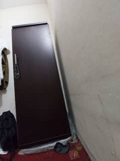 single wardrobe/almari for sale in new condition need urgent buyer 0