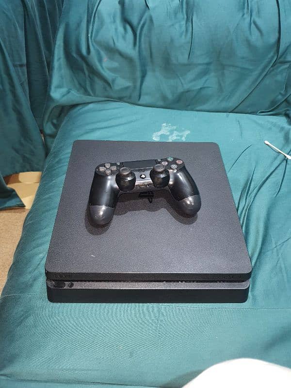 ps4slim 1tb with 2original controllers 1