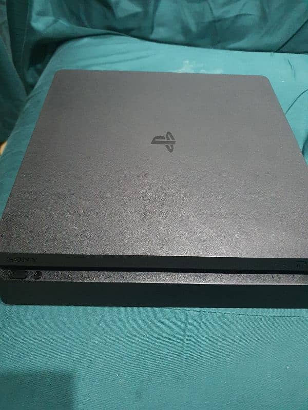 ps4slim 1tb with 2original controllers 2