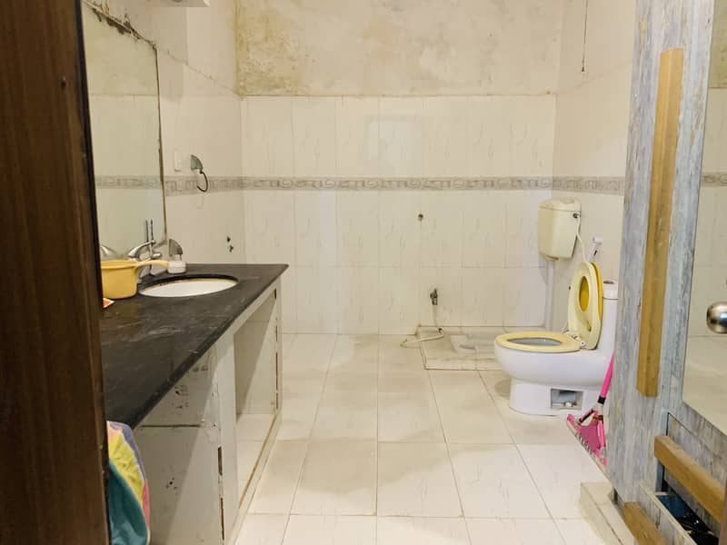 20 Marla House For Sale In Johar Town Block A3 (Semi Comerical) 150 Feet Double Kitchen Double Unit Marble Flooring Hot Location Main Approached 9