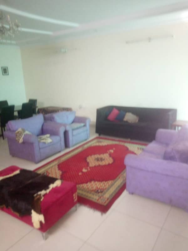 2 Kanal 1 bed +TV lounge for female 9