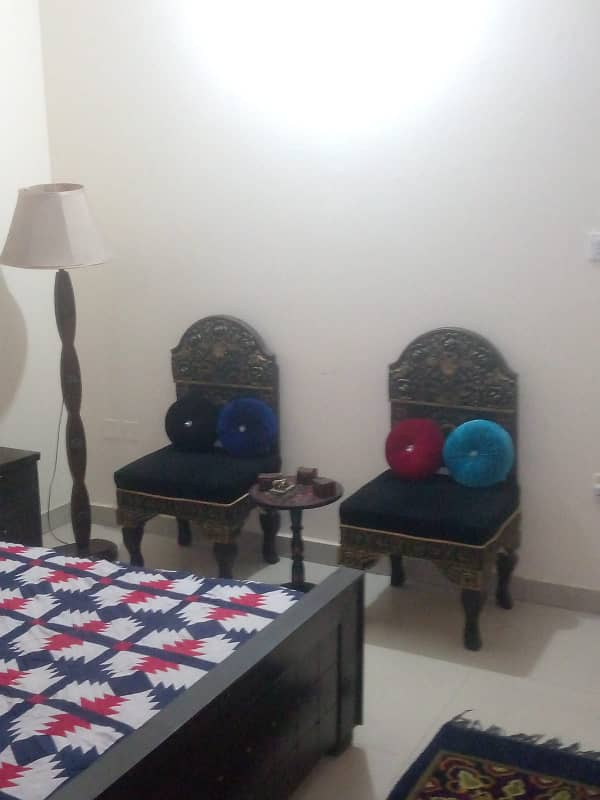 2 Kanal 1 bed +TV lounge for female 12