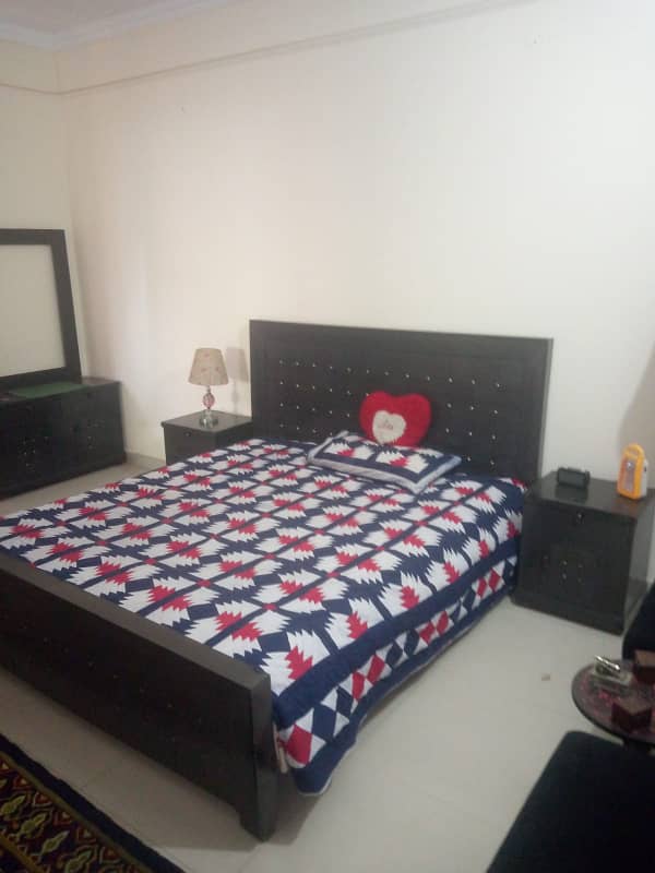 2 Kanal 1 bed +TV lounge for female 14