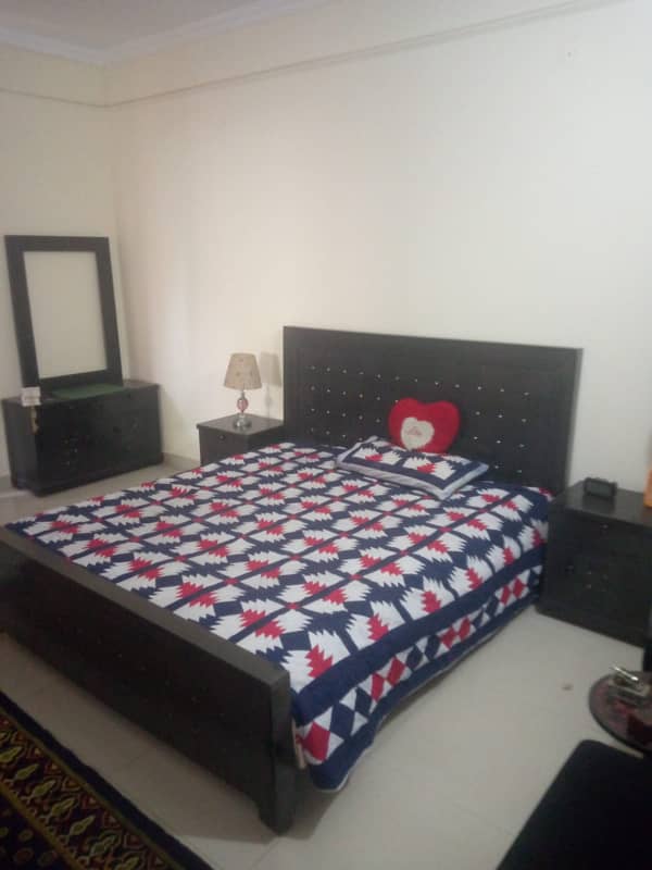 2 Kanal 1 bed +TV lounge for female 15