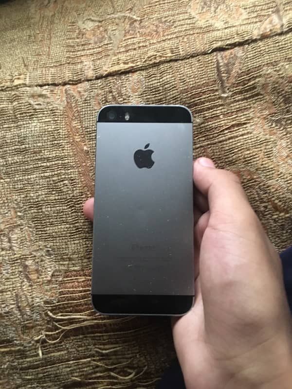 iPhone 5s in 6000rs 2