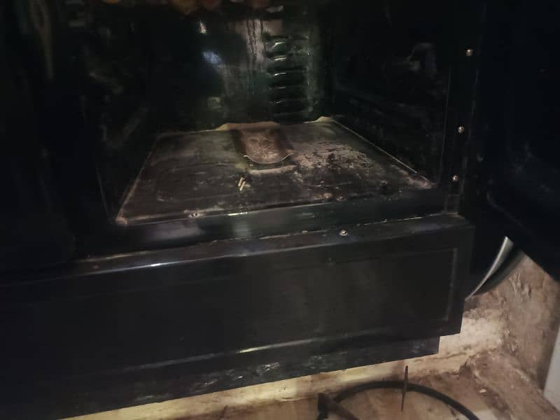 cooking range in mint condition 3