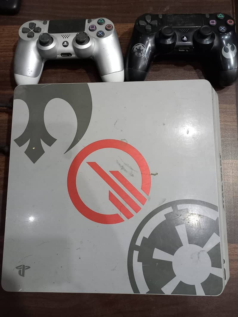 PlayStation 4 Slim 1TB Star Wars Battlefront 2 Limited Edition Console