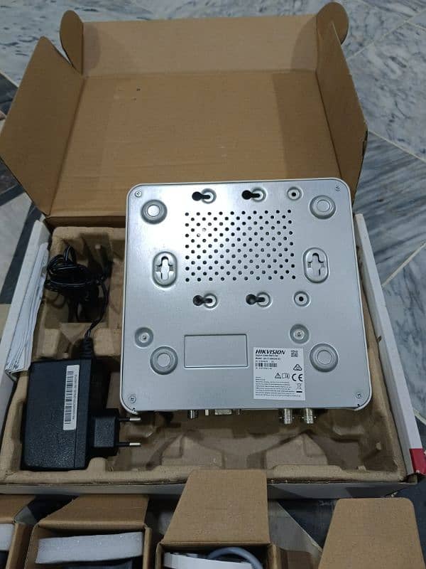 hikvision camere DVR 4 channel new condition 10 by 10 10