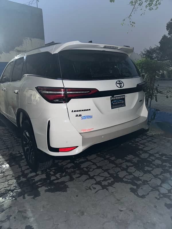 Toyota Fortuner Legender 2023 12