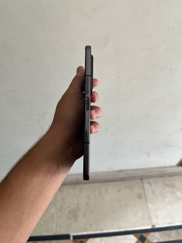 Samsung Galaxy Z Fold 4 4