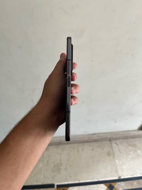 Samsung Galaxy Z Fold 4 5