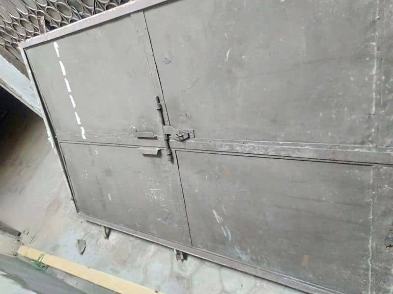 Iron double door 4/6.6 feet heavy weight urgent sale 03006812932 3