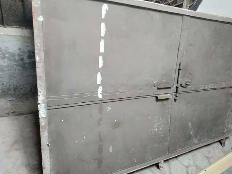 Iron double door 4/6.6 feet heavy weight urgent sale 03006812932 4