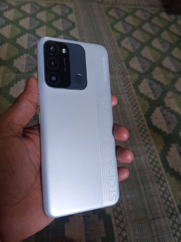 Tecno spark 8c 2