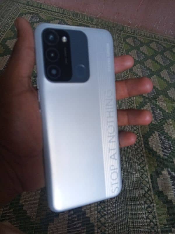 Tecno spark 8c 4