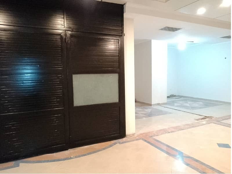 Area 1300 square Feet Brand New Corporation Office Available For Rent in Gulberg 3 Lahore 3