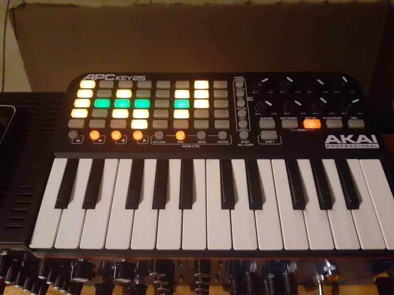 APC Key 25 - Akai Pro 1