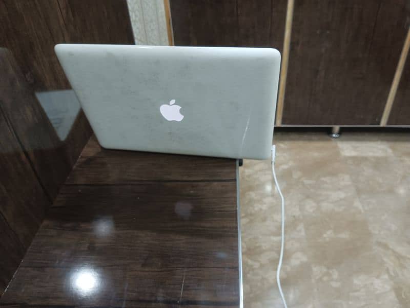 MacBook i5 urget sale 2