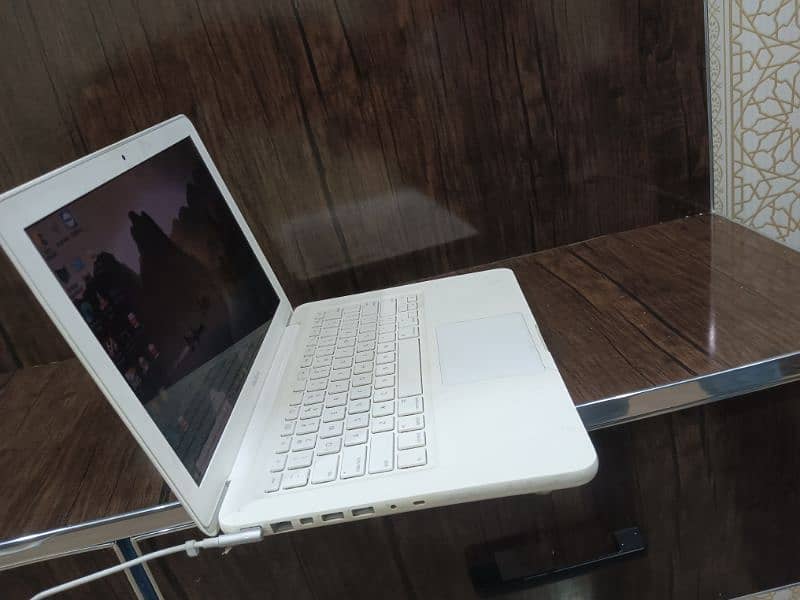 MacBook i5 urget sale 4