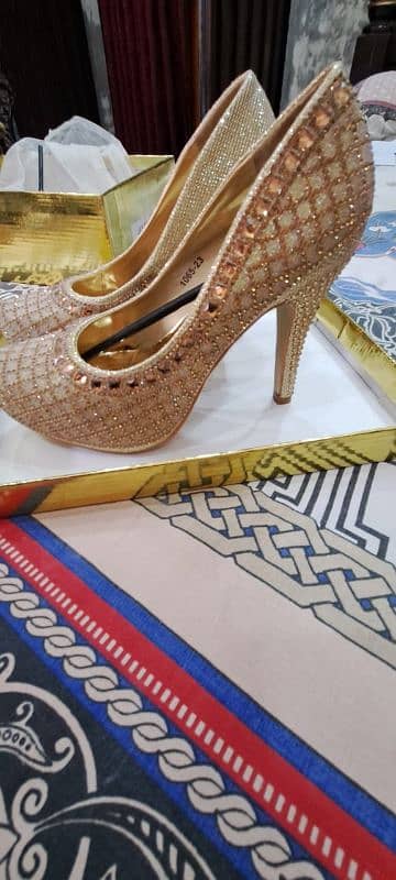 Claasic Brand Size 37 1