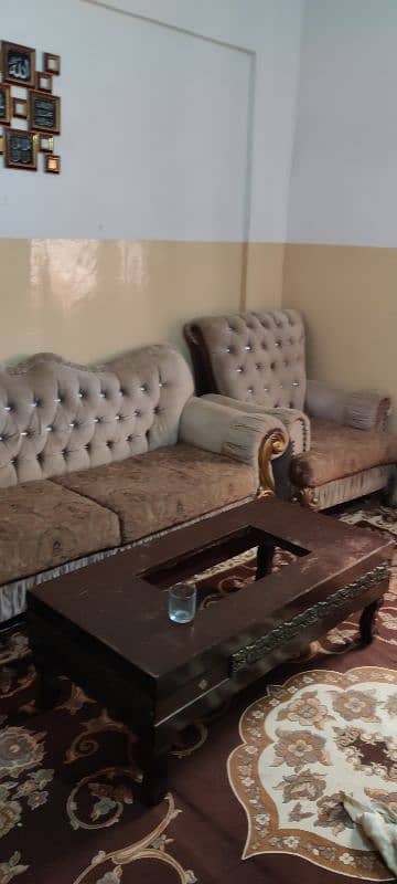 Comfortable 3-Piece Sofa Set with Table for Sale - Great Condition! 7