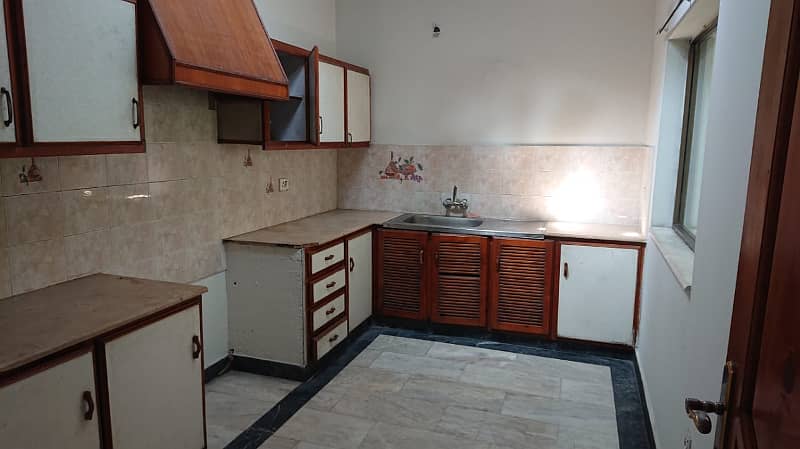 16 Marla House For Rent In Model Town Lahore 12