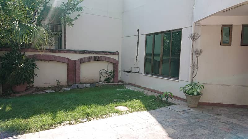 16 Marla House For Rent In Model Town Lahore 20