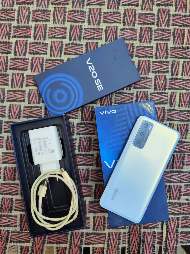 Vivo v20se --8_128 gb with box 1