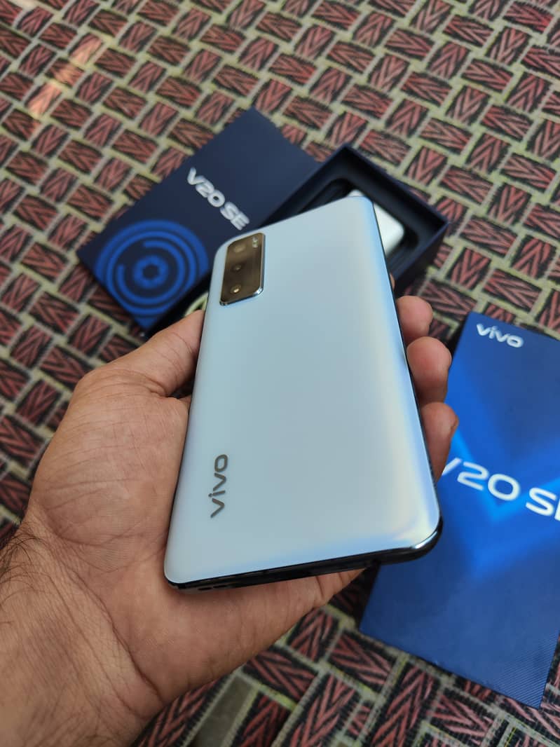 Vivo v20se --8_128 gb with box 3