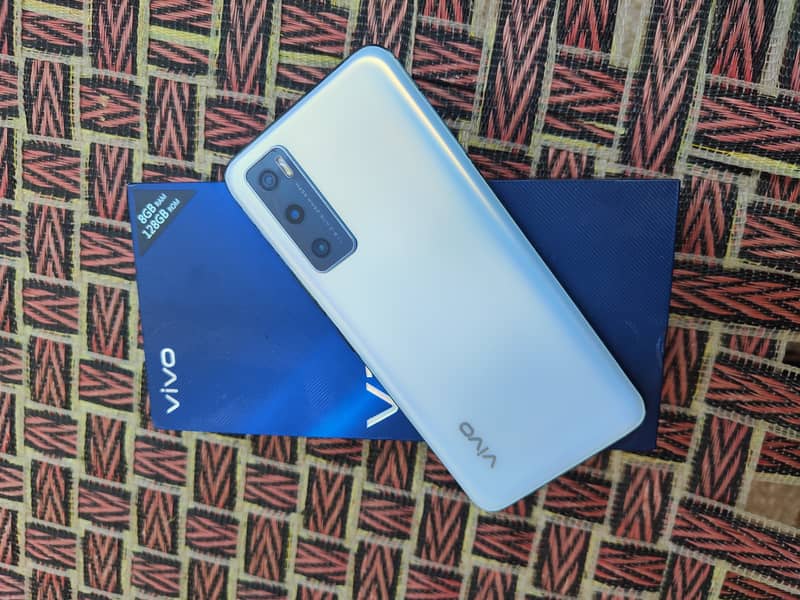 Vivo v20se --8_128 gb with box 14