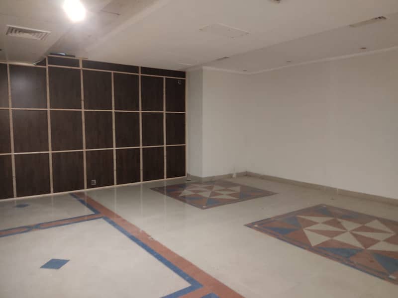 1300 Sq. Ft Commercial Big Hall Available For Rent In Gulberg Lahore 1