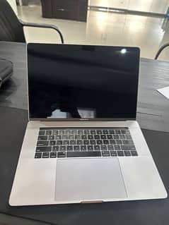 MacBook Pro 2018 15 Inch i7 16/256GB 10/10 Condition 0